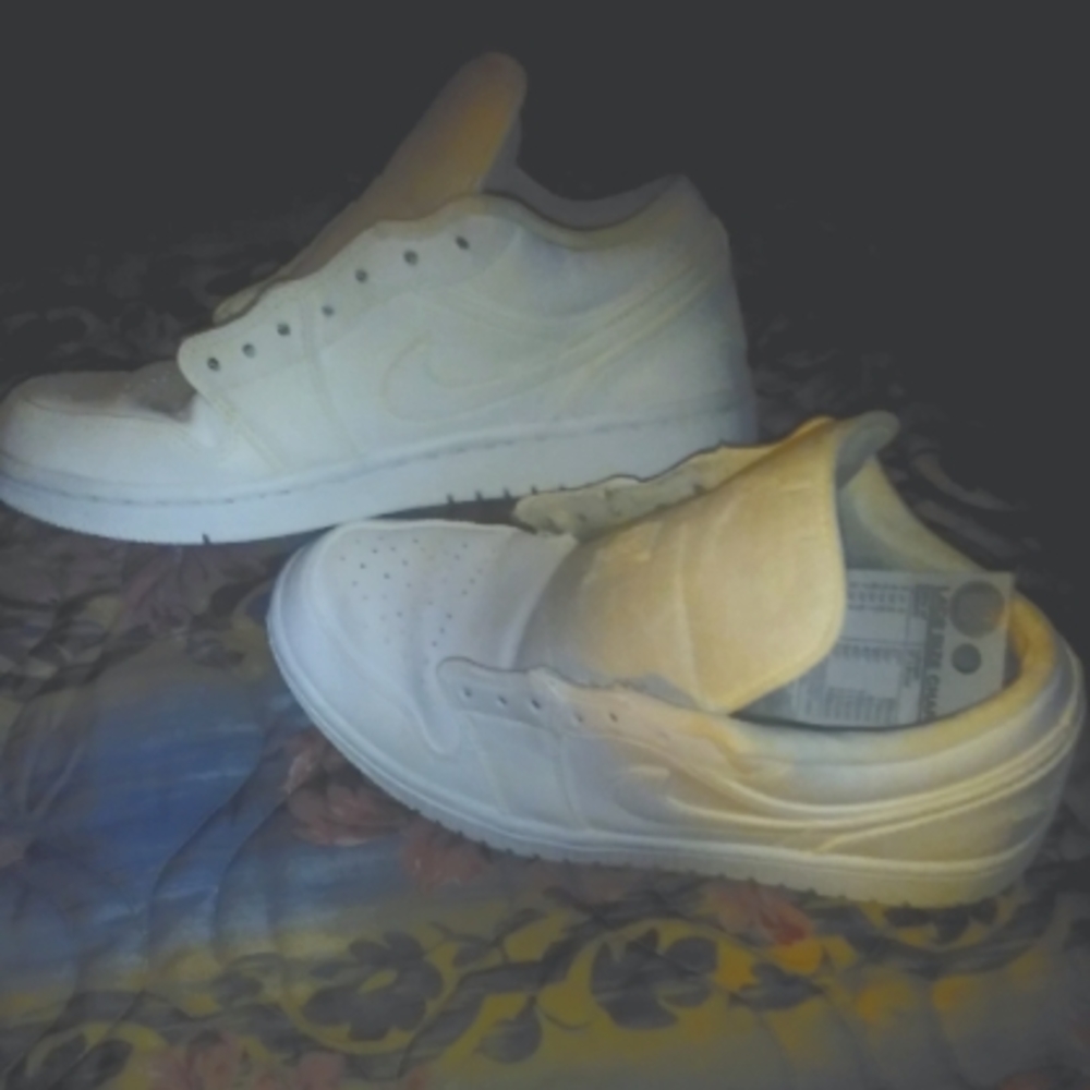 Size 8.5 WOMAN'S AIR JORDANS